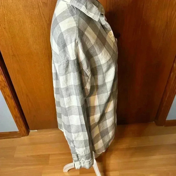 Old Navy Women’s The Boyfriend Shirt Button Down Medium Gray White Cozy - Picture 5 of 16